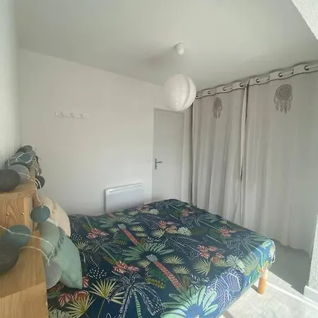 Au Pied De La