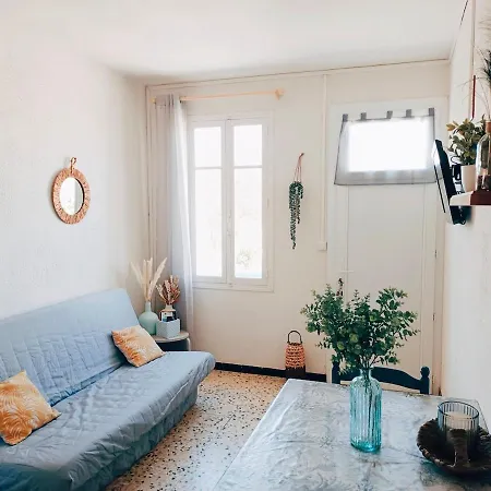 Au Pied De La
