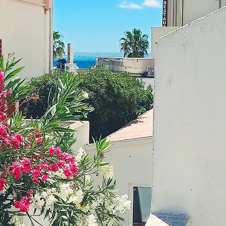 Au Pied De La *